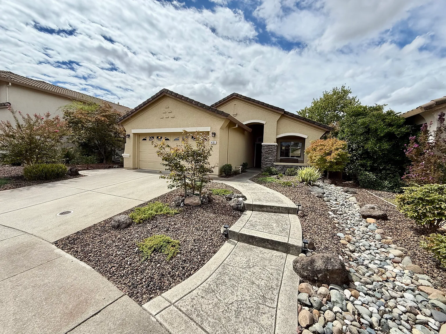 3 bed, 1327 sqft, $2,750 — Photo 2