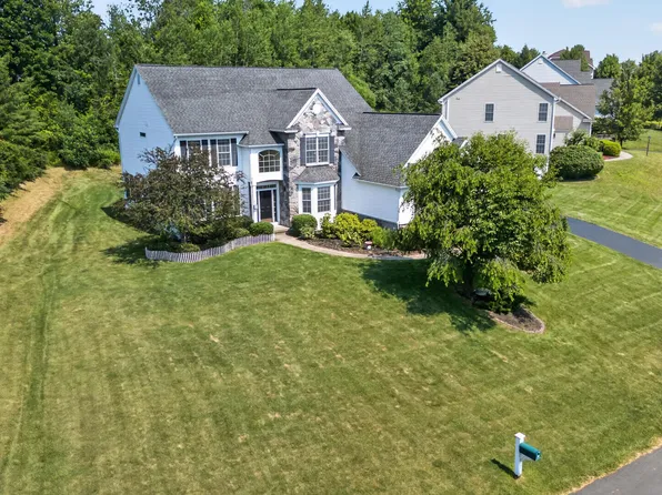 42 S Outlook Drive, Halfmoon, NY 12118