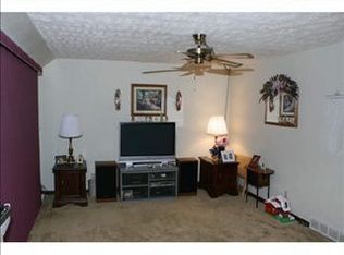 719 Wayne Dr, Machesney Park, IL 61115
