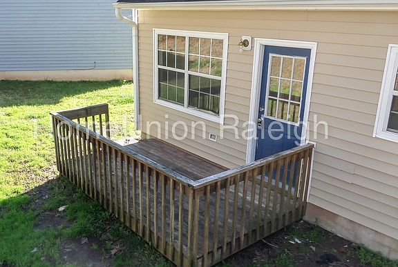 3rd image of 827 Shari Ct