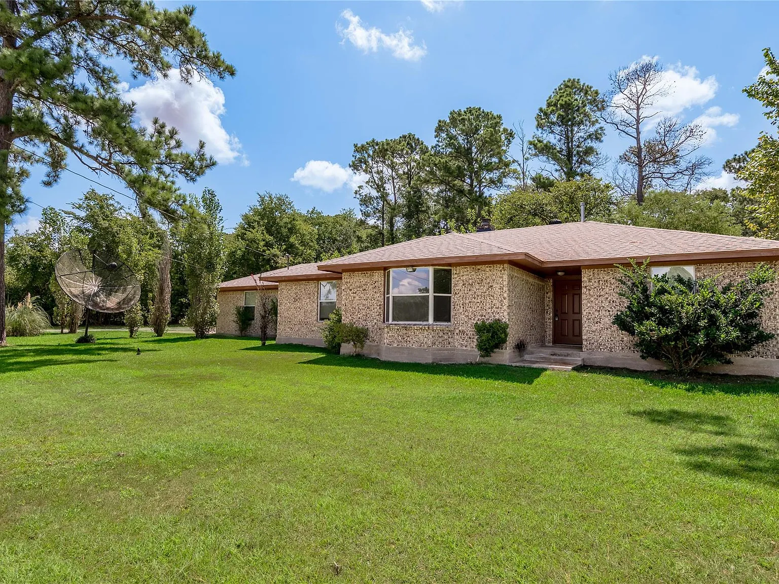 3 bed, 2.0 bath, 1488 sqft, $1,800 — Photo 2