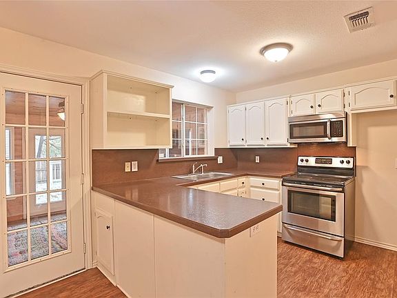 5th image of 2112 Double Oak St