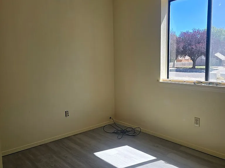 805 Saguaro St — Photo 8