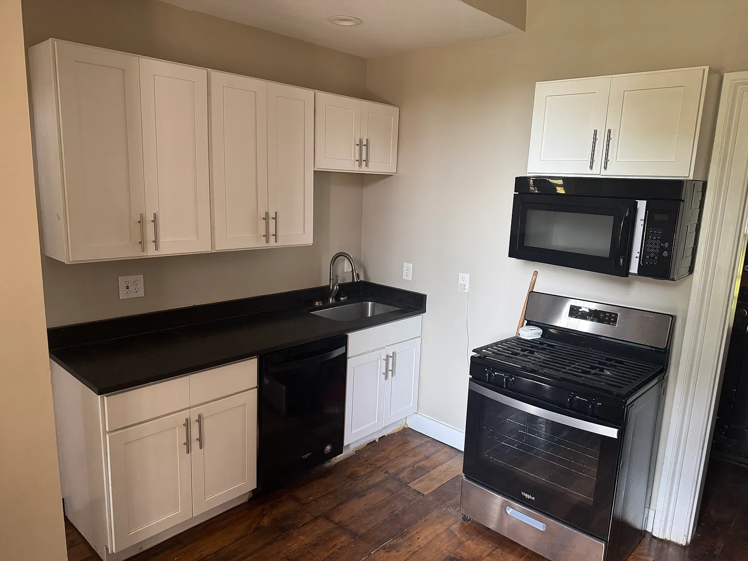 Studio, 600 sqft, $1,100 — Photo 4