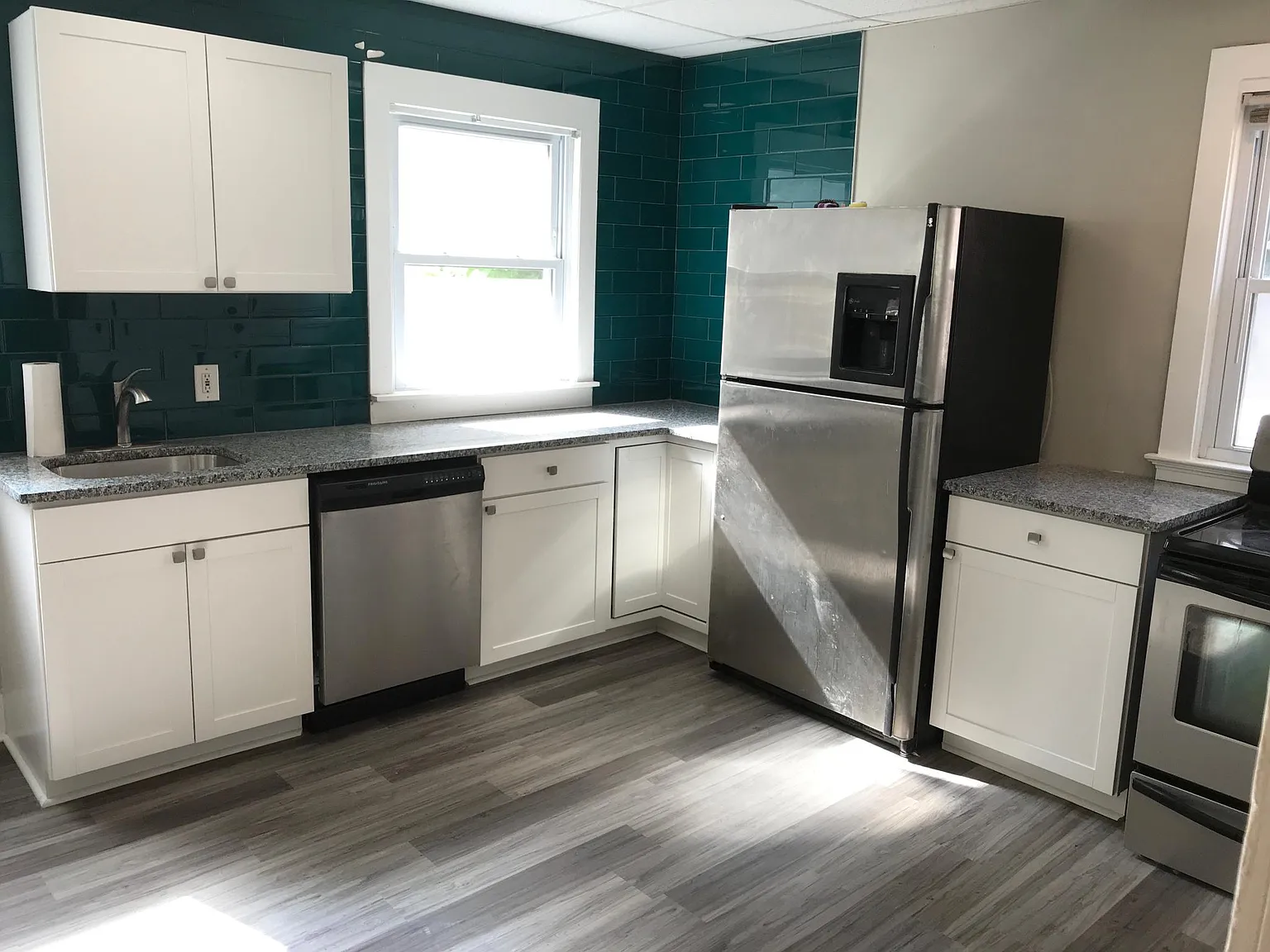 8 bed, 3500 sqft, $5,600 — Photo 2