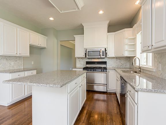 5th image of 8 Carolotta Dr