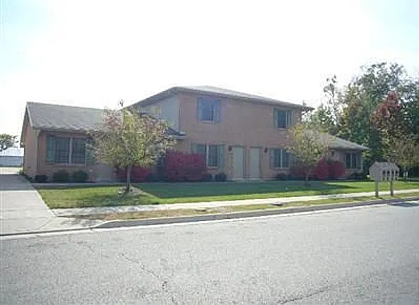 2 bed, 1.5 bath, 1050 sqft, $1,050 — Photo 1