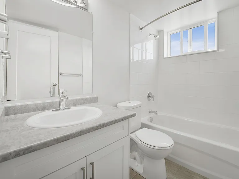 100 Lancaster Dr — Photo 20
