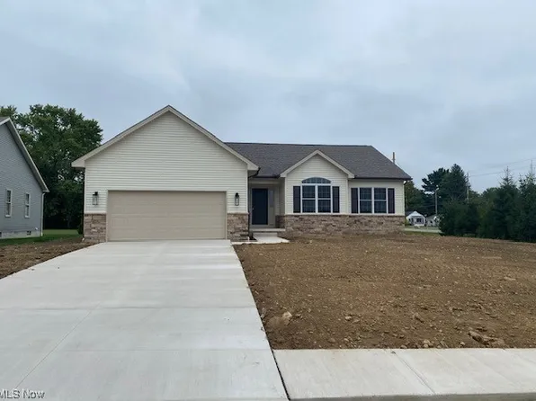 5394 Skye Dr, New Middletown, OH 44442