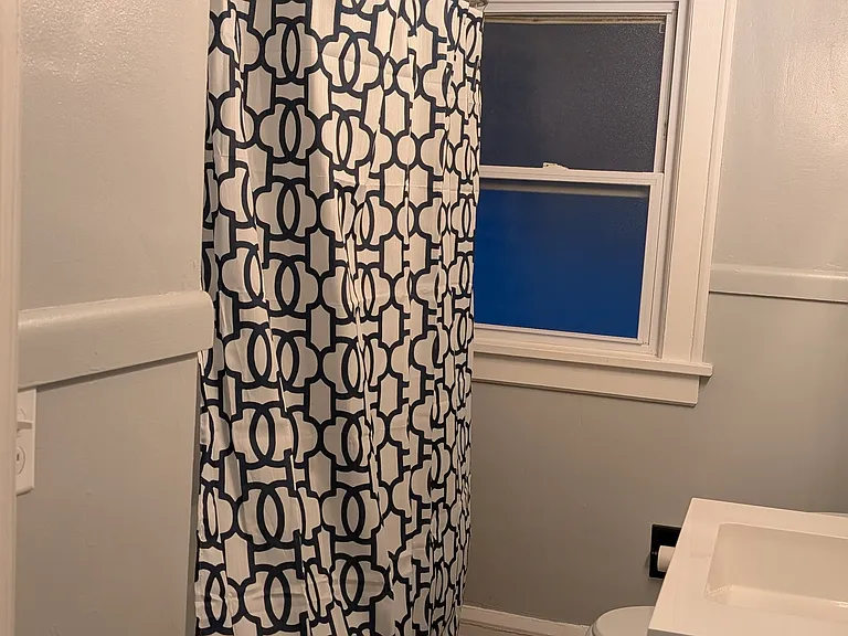 1658 Cordova Ave — Photo 18