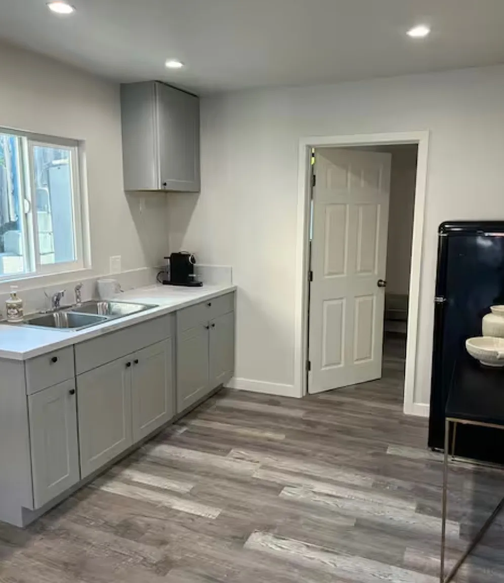 3 bed, 800 sqft, $2,950 — Photo 3