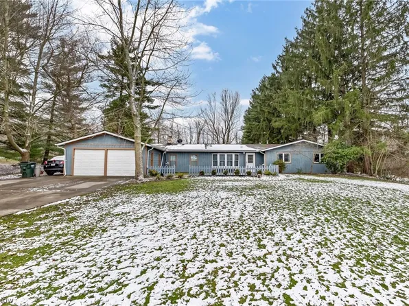 8651 Beacon Hill Dr, Chagrin Falls, OH 44023