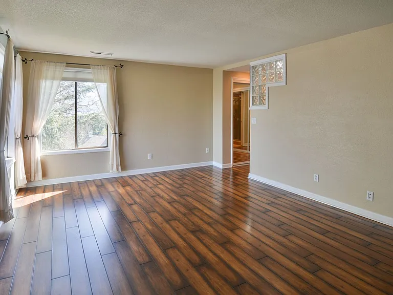 1043 Tamara Cir — Photo 10