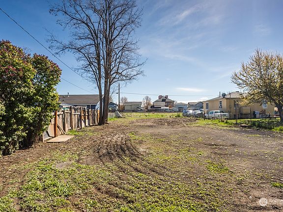 2nd image of 625 N 11th Avenue
