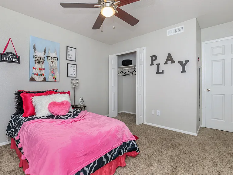 Bainbridge Apartments — Photo 20