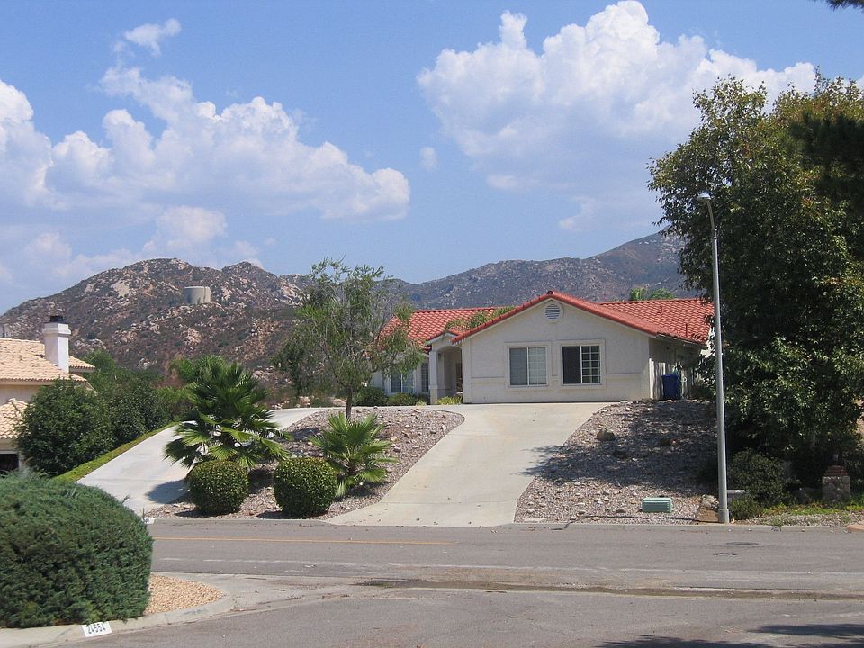 Circular Driveway Entrance