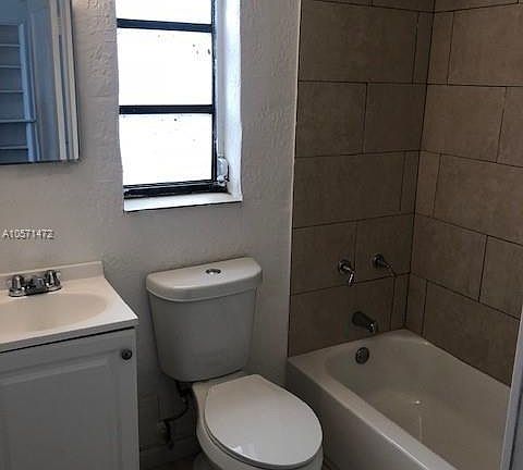 5th image of 920 Meridian Ave APT 10