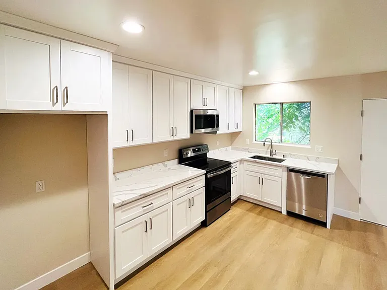 2422 McKinley Ave #F — Photo 3