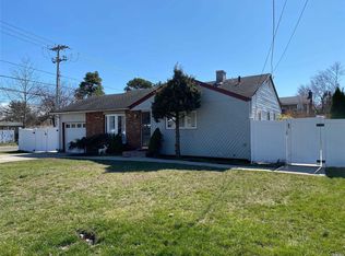 54 Essex St, West Babylon, NY 11704