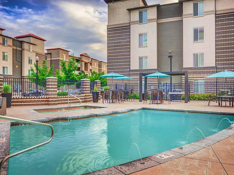 Avida Apartments — Photo 10