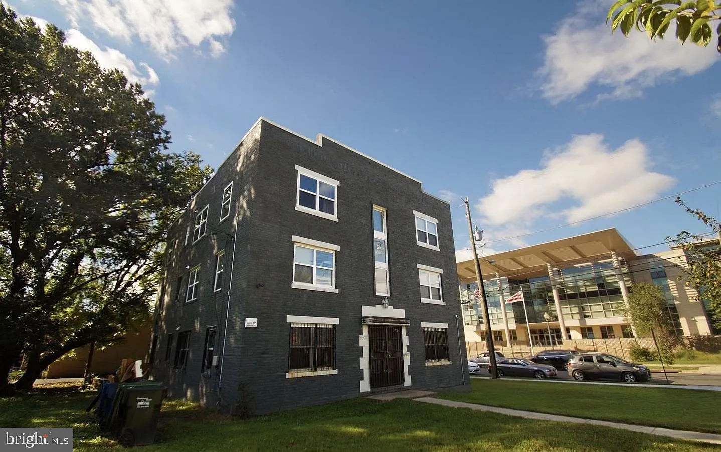 2 bed, 1.0 bath, 3540 sqft, $1,700 — Photo 1