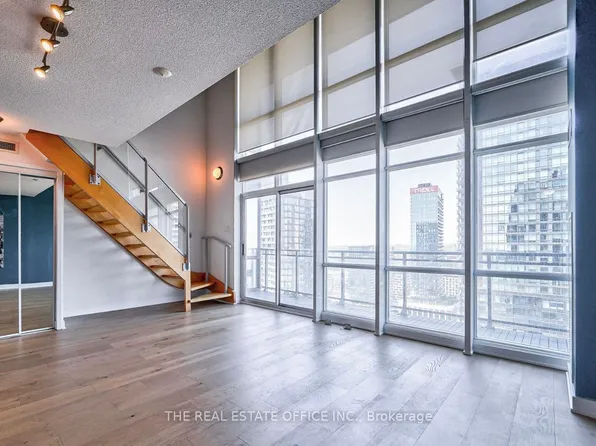 15 Fort York Blvd #3905, Toronto, ON M5V 3Y4
