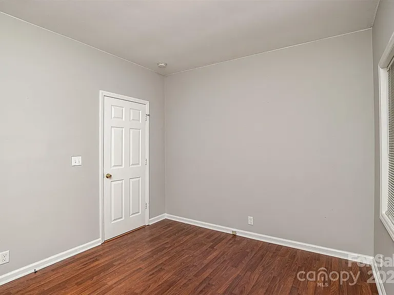 484 Cook St NW — Photo 12