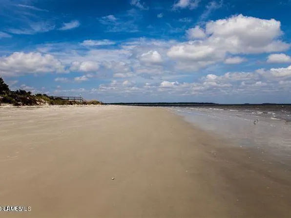 28 Harbor Dr, Saint Helena Island, SC 29920