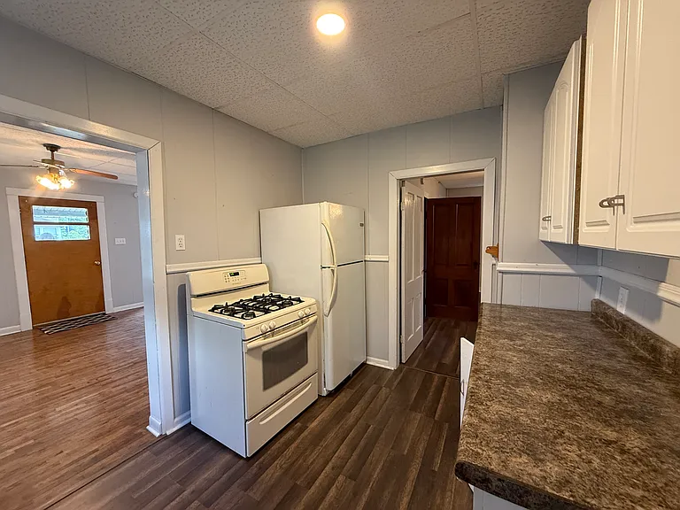 218 E Monroe St — Photo 9