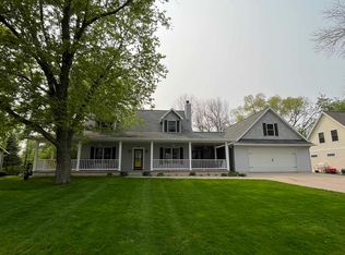 5533 Lake Rd, Oshkosh, WI 54902