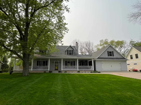 5533 Lake Rd, Oshkosh, WI 54902