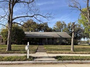 5000 Fairway Dr, Baytown, TX 77521