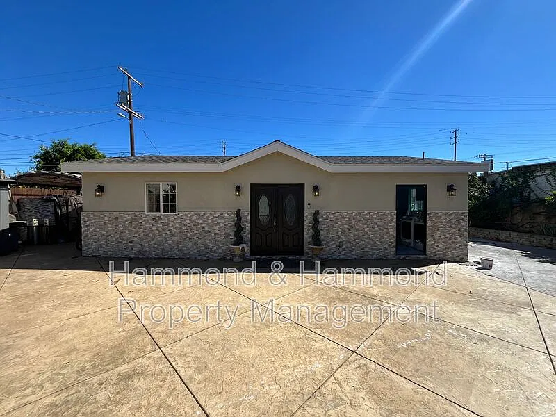8334 1/2 Aura Ave