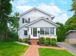 46 Gilbert St, Northport, NY 11768