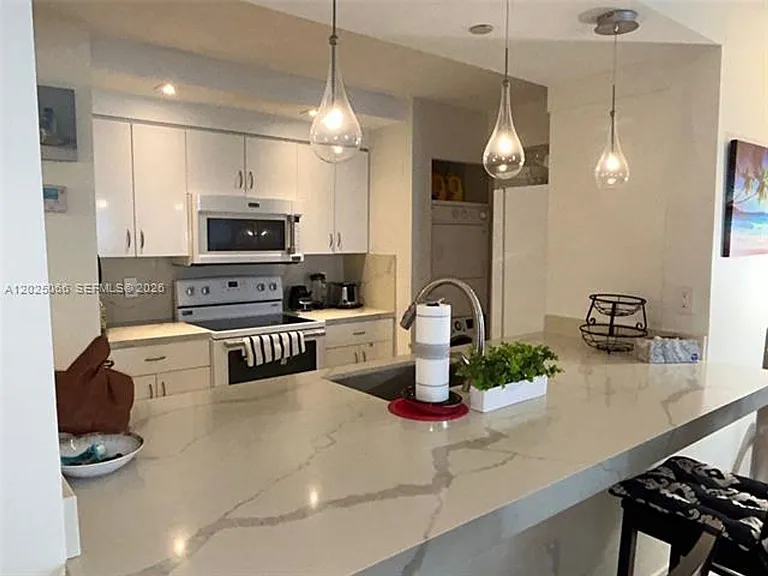 6917 Collins Ave #807 — Photo 5