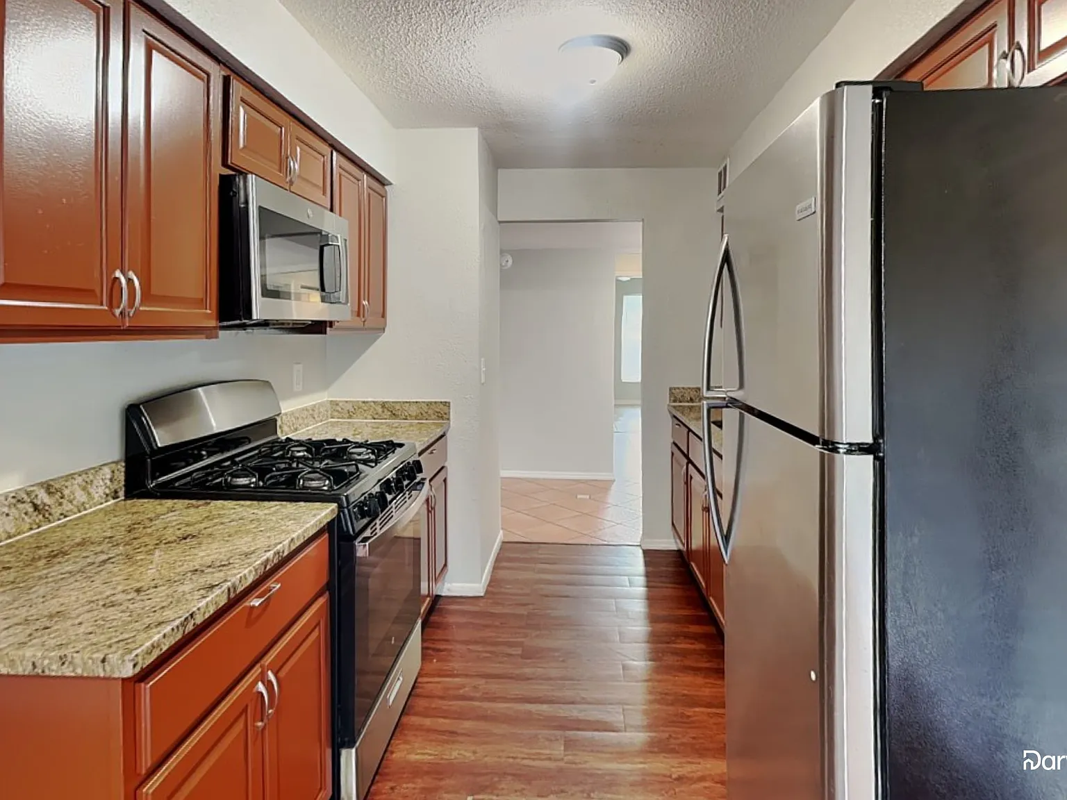3 bed, 2.0 bath, 1305 sqft, $2,170 — Photo 3
