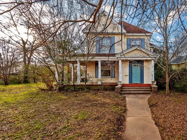 704 W Hull St, Denison, TX 75020