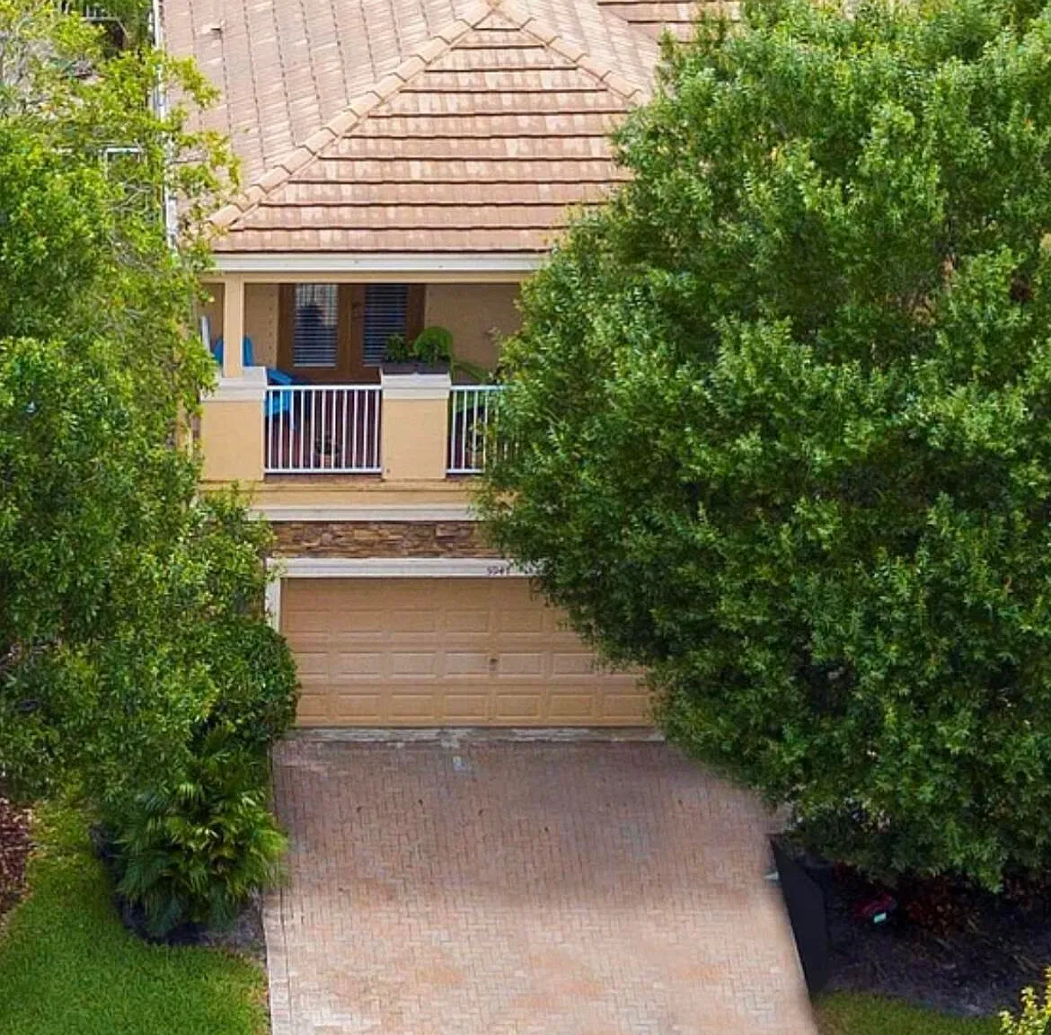 4 bed, 2.5 bath, 1906 sqft, $4,100 — Photo 1