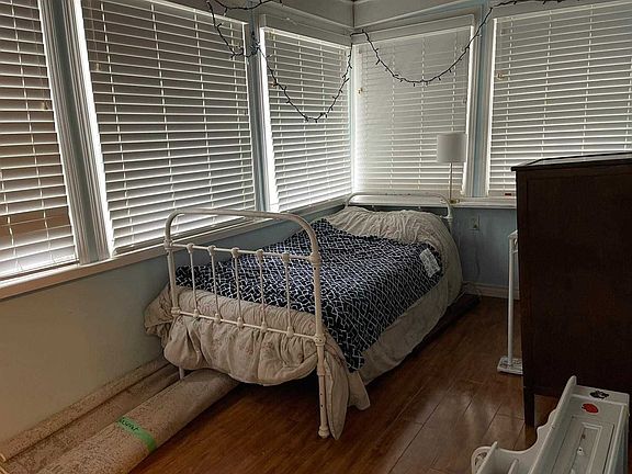 4th image of 232 University Ave