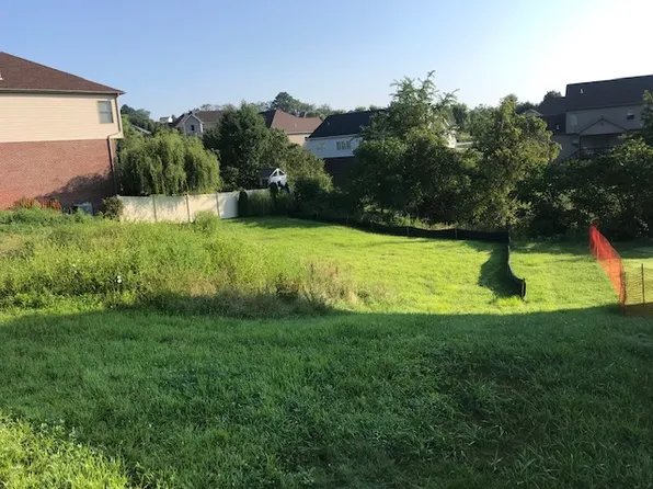 208 Woodcrest Dr, Manor, PA 15665