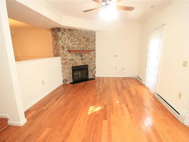 106 Founders Ct — Photo 8