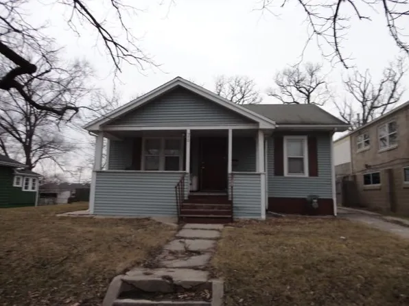 970 Saint Charles St, Elgin, IL 60120