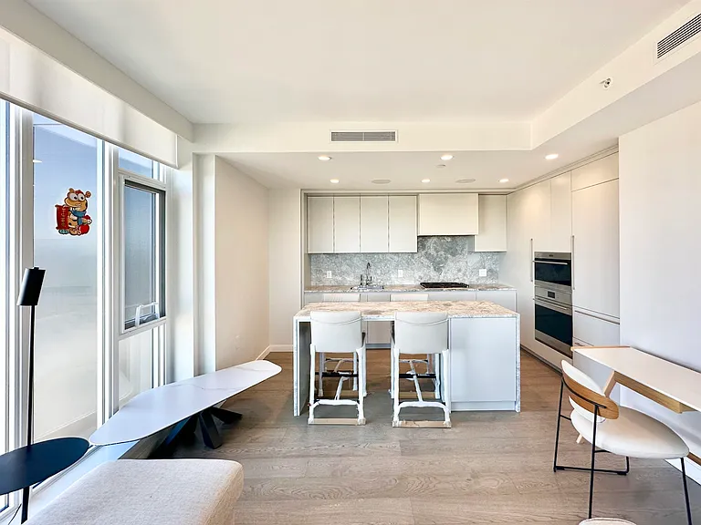 7433 Cambie St #1907 — Photo 11