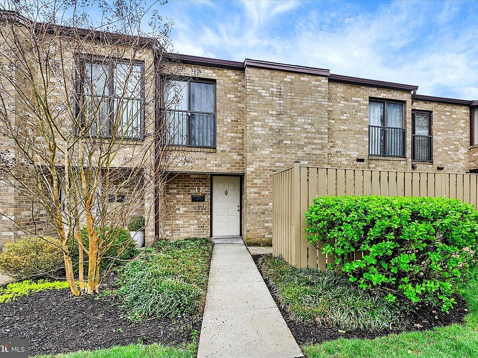 1st image of 37 Pickburn Ct #C