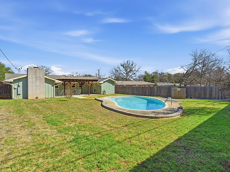 1409 Highland Dr — Photo 6