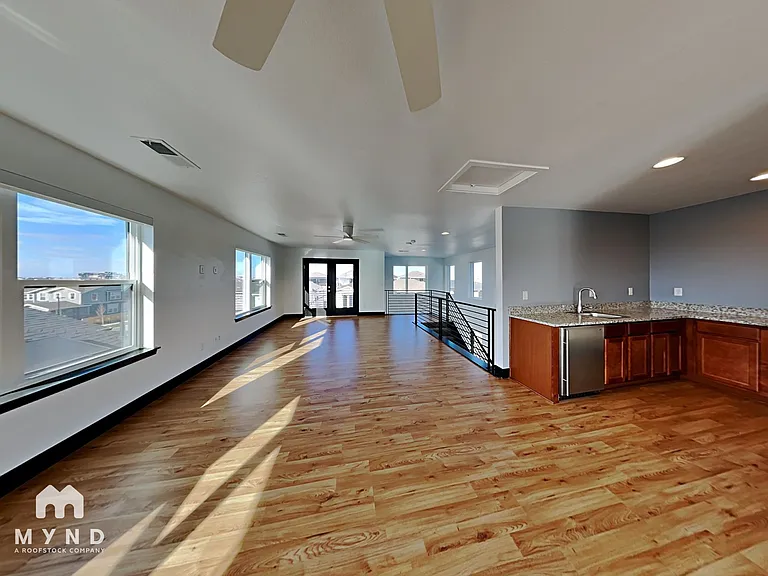 5894 Perth St — Photo 37