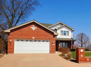 2600 Woodworth Pl, Hazel Crest, IL 60429