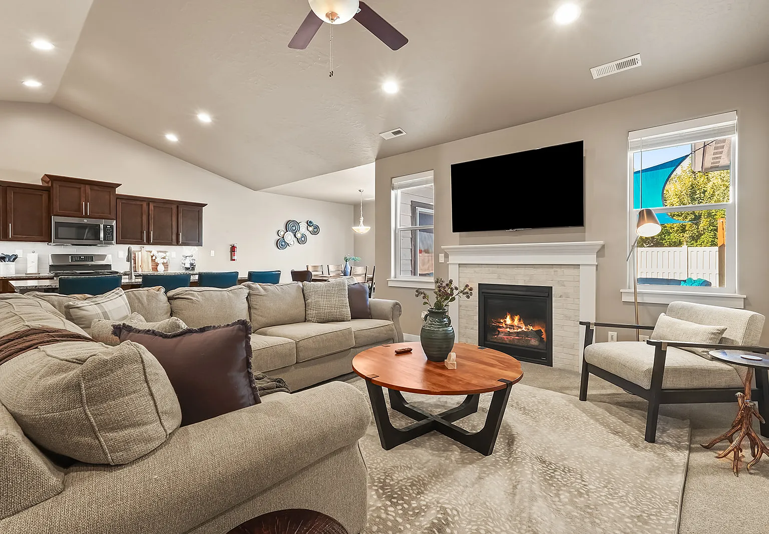 5 bed, 2513 sqft, $7,500 — Photo 1