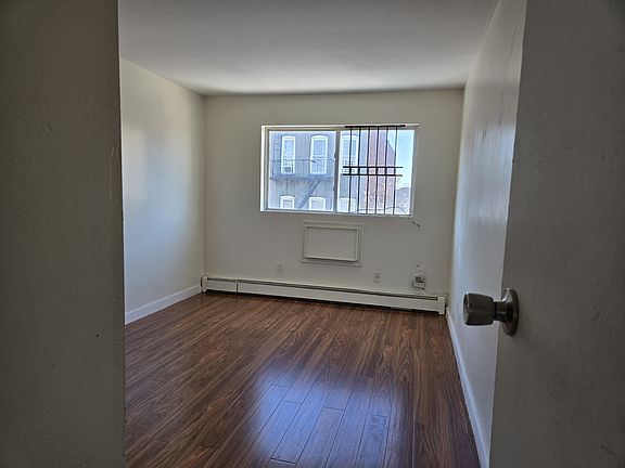 3rd image of 432 Milford St #3
