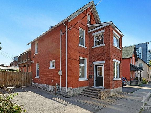 2nd image of 290 Lyon St N